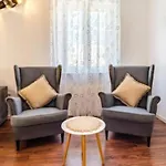 Sea Terrace Apartment Sutivan