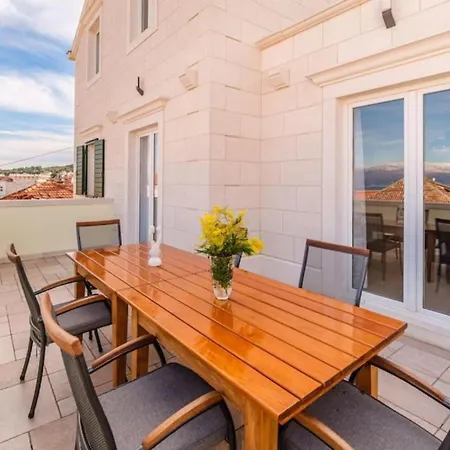 Sea Terrace Apartament Sutivan