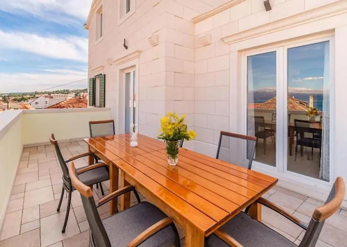 Sea Terrace Apartament Sutivan